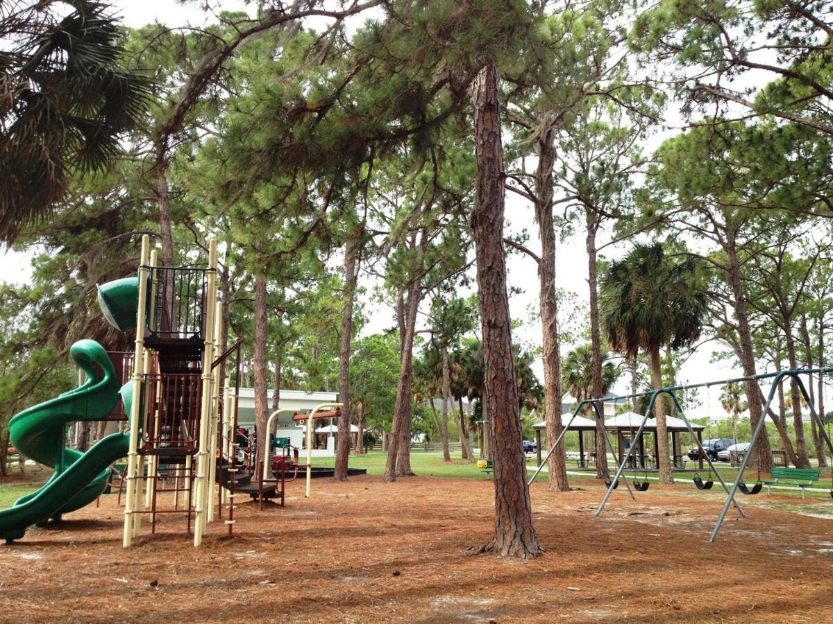 Beaches, Parks, Downtown, Trail, Breweries, Bikes, Gameroom Palm Harbor Luaran gambar